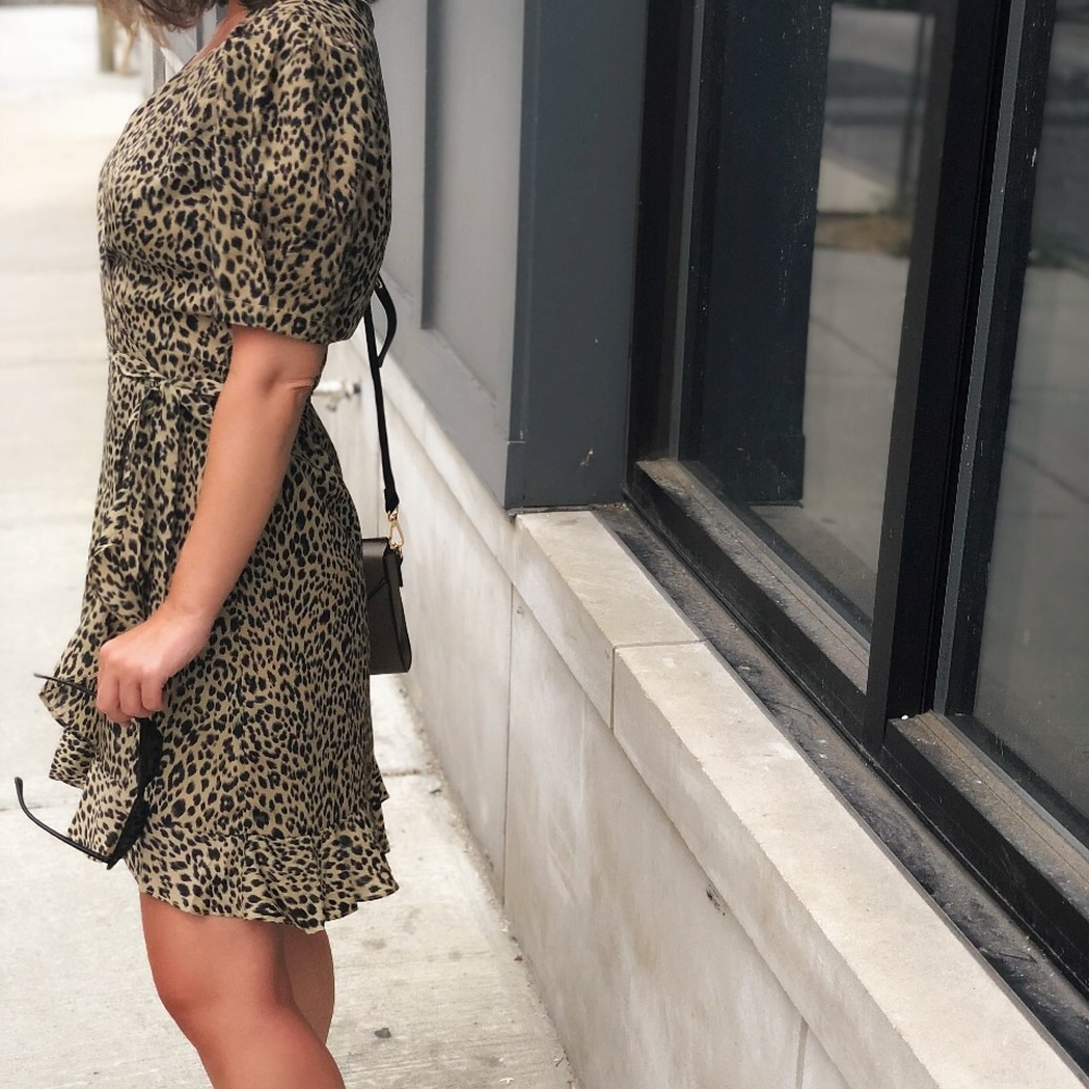 Last 1✨Tali Leopard Print Puff Shoulder Wrap Dress - Picture 6 of 8